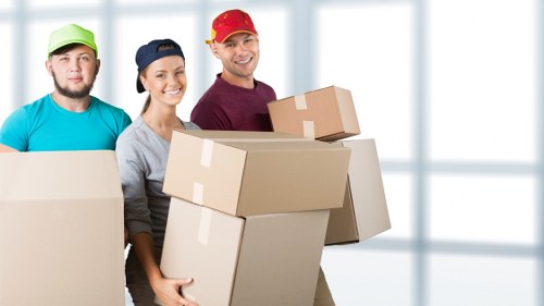 Professional movers providing same day removals Richmond for a flat relocation
